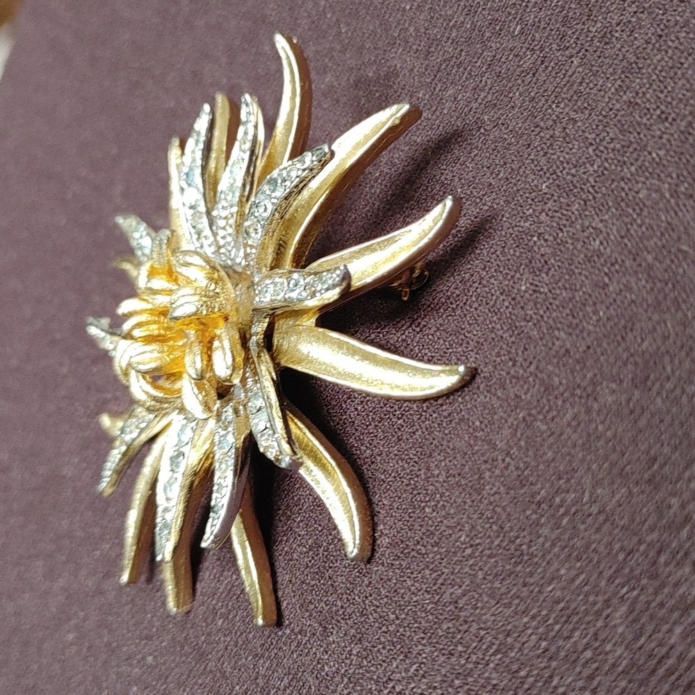 VTG Coro Elegant Gold and Silver Floral Brooch - Picture 4 of 9